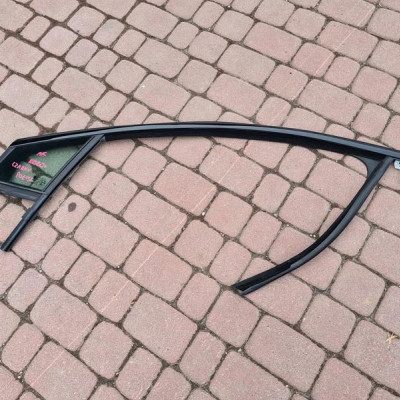 Uszczelka zgarniacz szyba przód Astra K 2020r