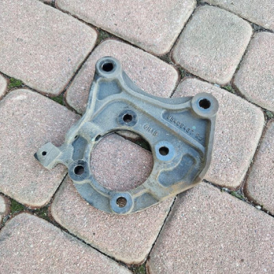 Uchwyt mocowanie piasty Opel Mokka 95409437