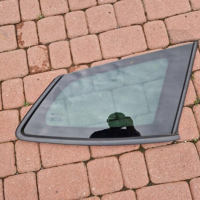 Szyba tył tylna kombi ciemna Opel Insignia B 2018r