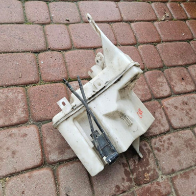 Zbiorniczek spryskiwaczy pompka TOYOTA CH-R CHR 85310-F4040