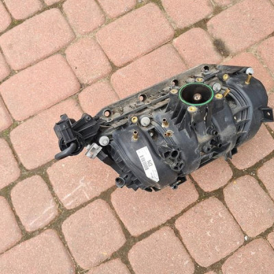 Kolektor ssacy 1.2 1.4 Opel Corsa D 55557906