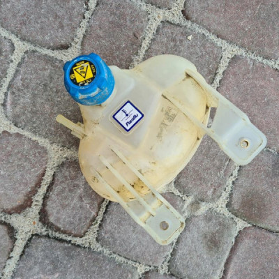 Zbiorniczek wyrownawczy płynu Opel COMBO D FIAT DOBLO II 2