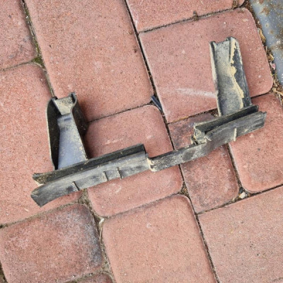 Prowadnica szyby uszczelki uchwyt FIAT DOBLO II 2 51814057