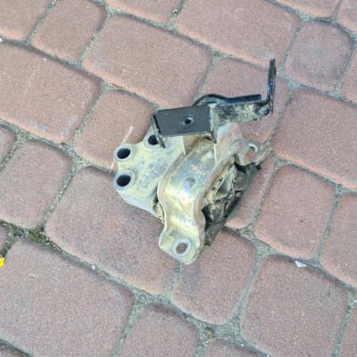 Łapa poduszka silnika wspornik 1.6 MULTIJET Opel COMBO D FIAT DOBLO II 2