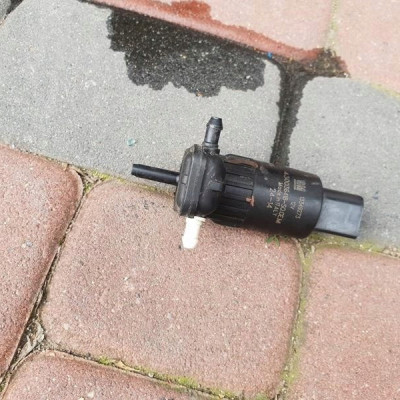 Pompka spryskiwaczy Opel Astra J IV 13349273