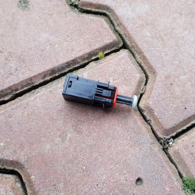 Czujnik hamulca stop Opel Corsa D 13299721