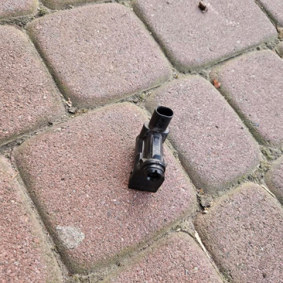 Siłownik klapy wlewu paliwa zamek Astra K V 39059244