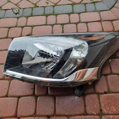 Lampa przód przednia lewa LED Vivaro B Trafic III 260606315R
