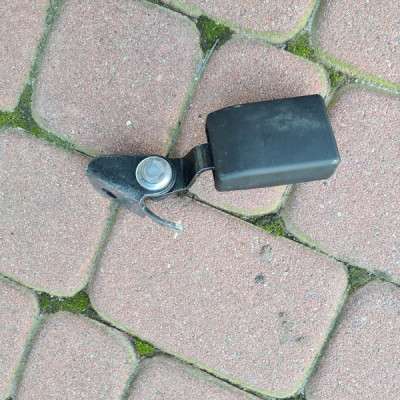 Zapięcie pasa tył tylne Opel Insignia 13267139