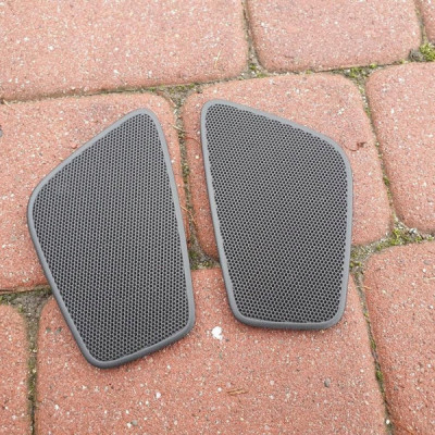 Zaślepka głośnika prawa Opel Astra J 4 IV 13281642