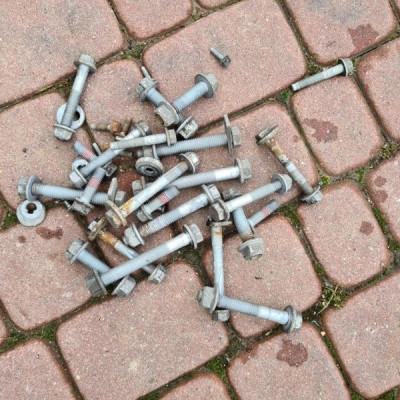 Wahacze tyl tylne sruby zawieszenia Opel Insignia