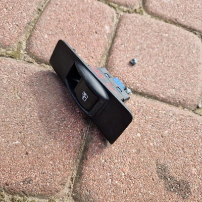 Przełącznik drzwi szyb szyby prawy Opel COMBO D FIAT DOBLO II 2