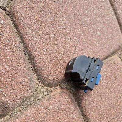 Przełącznik drzwi szyb szyby prawy Opel COMBO D FIAT DOBLO II 2