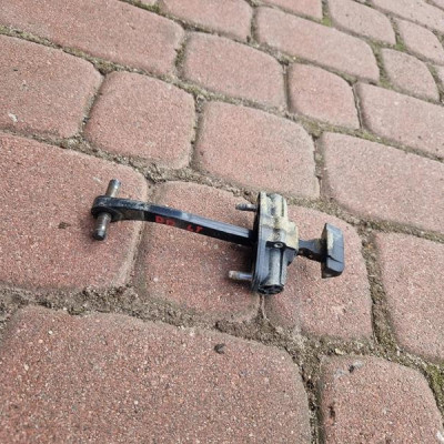 Ogranicznik drzwi tył tylnych lewy tył Opel COMBO D FIAT DOBLO II 2