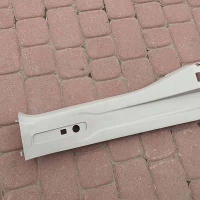 Obudowa słupka Vivaro B Trafic III 769147768R