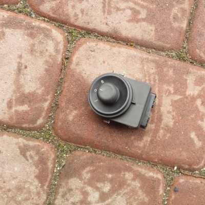 Przełącznik regulacja lusterek IGŁA OPEL Insignia