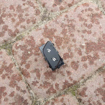 Przełącznik zamykania drzwi Astra K V 13437276