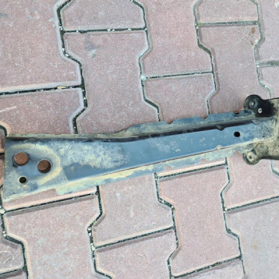 Strega zniotu wspornik sanek kieł lewa Opel COMBO D FIAT DOBLO II 2