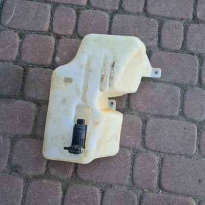 Zbiorniczek spryskiwaczy pompka Opel COMBO D FIAT DOBLO II 2