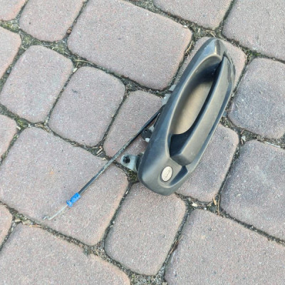 Klamka drzwi zewnętrzna lewa przednia Opel COMBO D FIAT DOBLO II 2