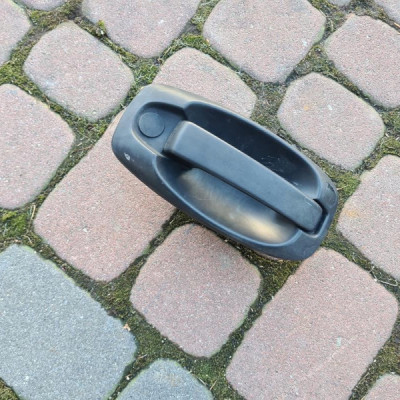 Klamka drzwi zewnętrzna lewa boczna Opel COMBO D FIAT DOBLO II 2