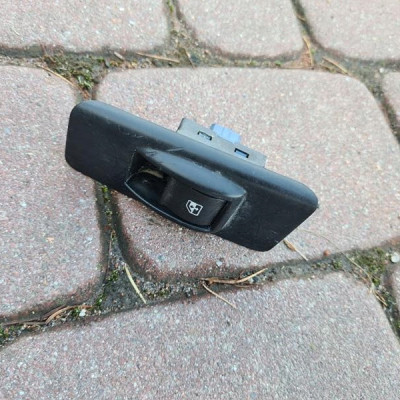 Przełącznik drzwi nocznych Opel COMBO D FIAT DOBLO II 2