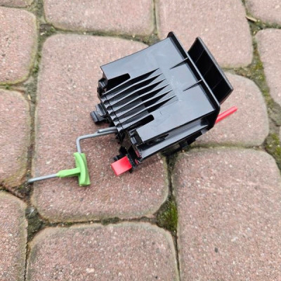 Zapinka zamykanie zamek kanapy tylnej Opel Corsa D 13230192