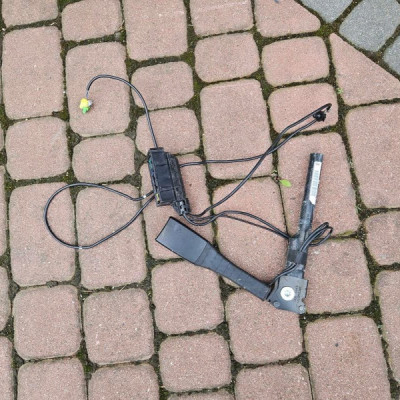 Napinacz fotela kierowcy zapinka lewy Opel Corsa D 13286178