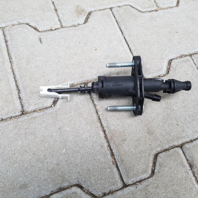 Wysprzęglik pompka sprzęgła Opel Zafira C Insignia Astra 55561915