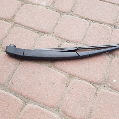 Wycieraczka tył tylna Opel Insignia kombi 13240608