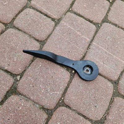 Raczka regulacji fotela prawego FIAT DOBLO II 2 1855505