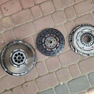 Koło dwumasowe sprzęgło 1.6T Opel Astra K V 55574769