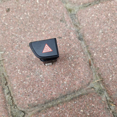 Przycisk włacznik przełacznik awaryjnych Opel Mokka