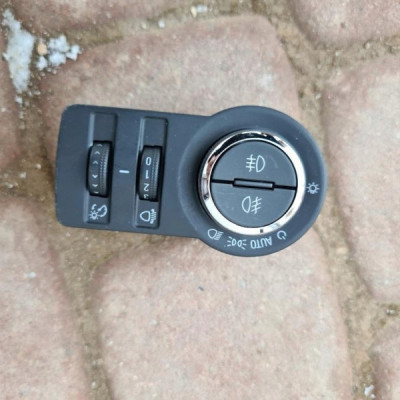 Przełącznik świateł Opel Insignia 13268702
