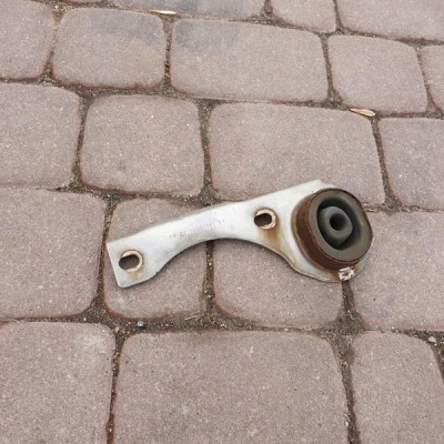 Wieszak wydechu Opel Astra J IV 13325582