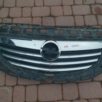 Grill atrapa chrom elementy Opel Insignia przed FL