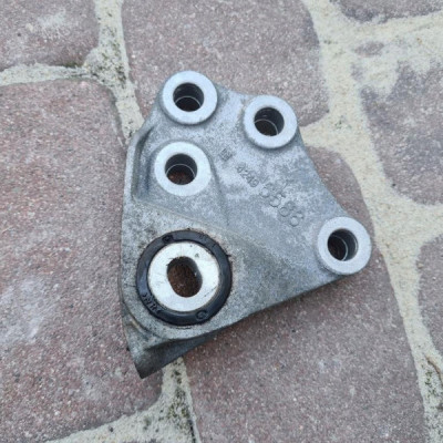 Łapa skrzyni mocowanie Opel Astra K V FL 42496586