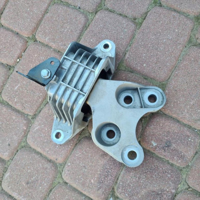 Łapa poduszka silnika Opel Insignia B 84254937