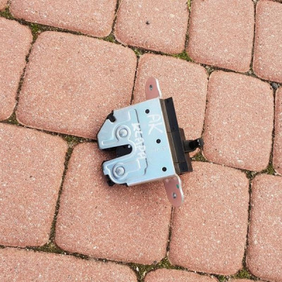 Zamek klapy Opel Astra K V 39021416