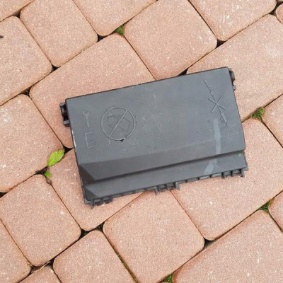 Obudowa bezpieczników Opel Zafira C 13403357