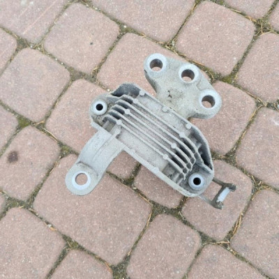 Łapa poduszka silnika Opel Astra J IV 13347456