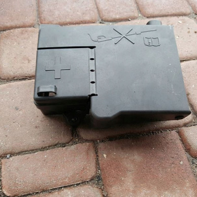 Skrzynka bezpieczników Opel Astra J IV 4 13368497