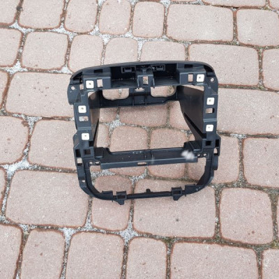 Obudowa osłona radia Opel Vivaro B