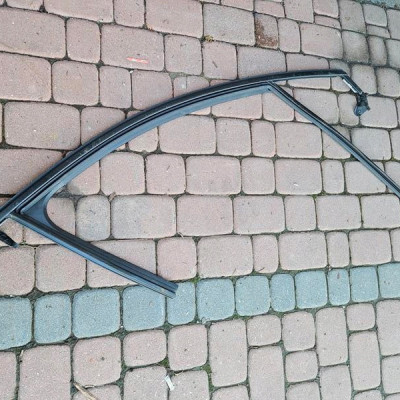 Uszczelka zgarniacz drzwi prawy przód Renault Captur II 2