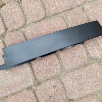 Obudowa słupek słupka drzwi listwa osłona Renault Captur II 2 822820111R