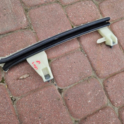 Prowadnica szyby wspornik drzwi lewy przód Renault Captur II 2 802212095R