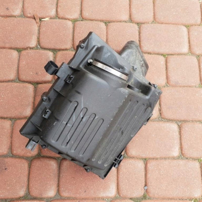 Obudowa filtra powietrza Opel Insignia 55560889