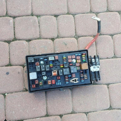 Skrzynka bezpieczników MG Opel Insignia 13275882