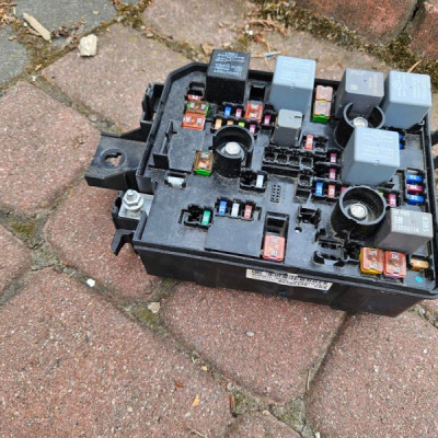 Skrzynka bezpieczników 1.6CDTI Opel Mokka 42397198