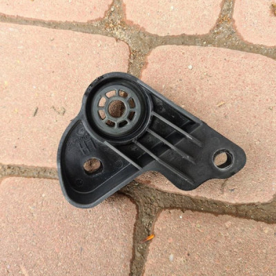 Uchwyt mocowanie chłodnic Opel Insignia B 84012895